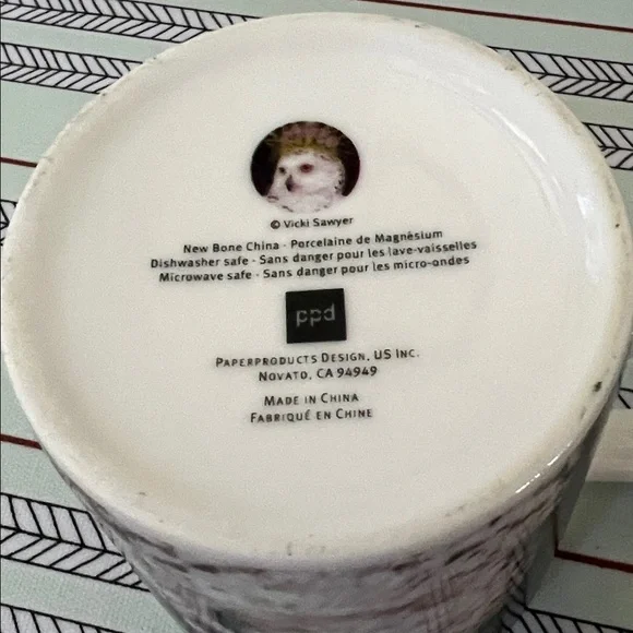 Vicki Sawyer Coffee or Tea Mug Rare "Snow Queen Owl Bone China PPD  13oz - Picture 6 of 6